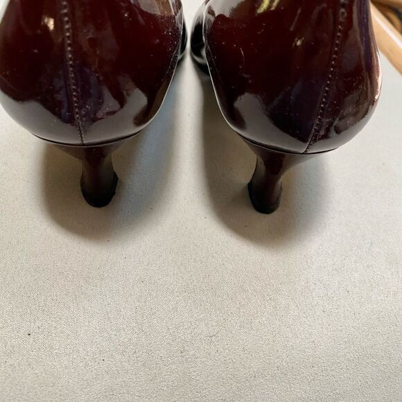 Beautiful heels by Etienne Aigner in size 71/2 medium - Picture 4 of 4